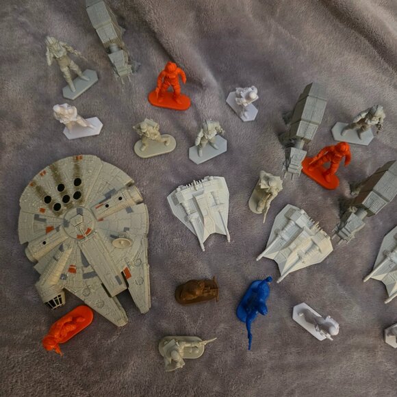 Star Wars Plastic Figures w/ Chewbacca Flashlight - Picture 2 of 9